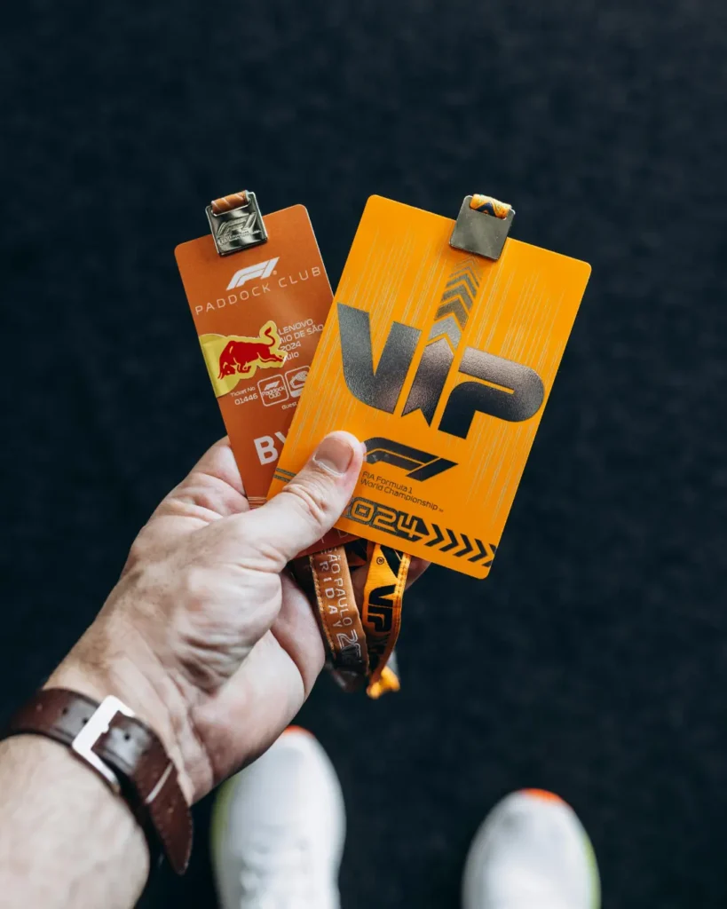 man'shand holding custom id cards printing event badge